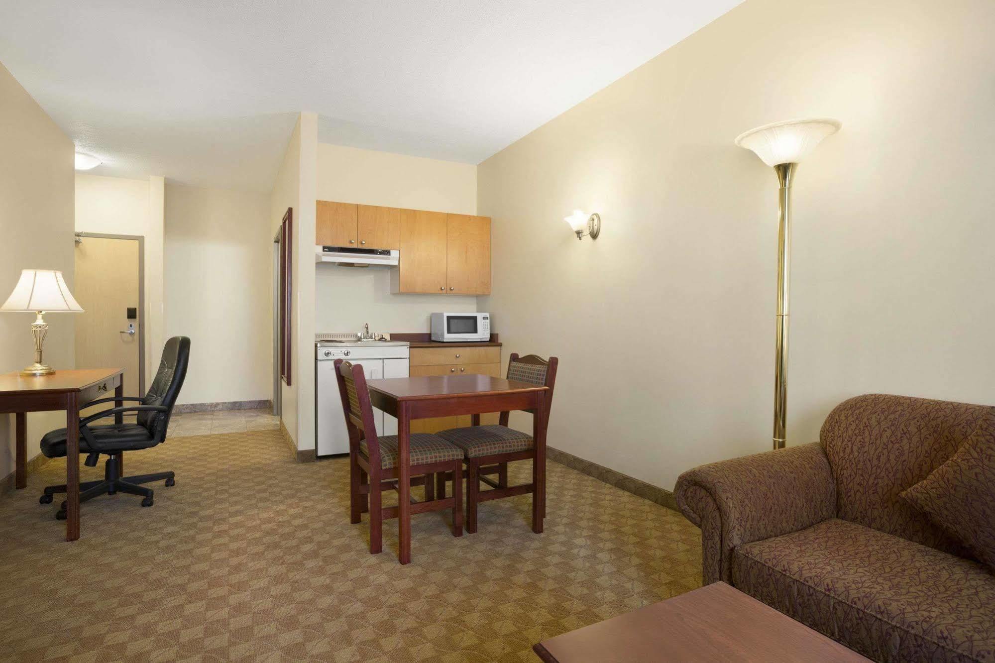Days Inn By Wyndham דוסון קריק מראה חיצוני תמונה